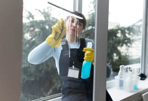 Nettoyage de vitres intérieures et extérieures à Montabard